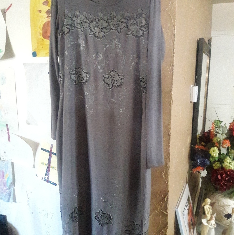 Dress - Picture 2 of 2